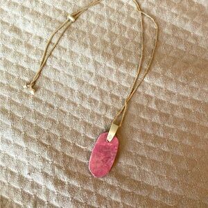 Beautiful pink pendant Kendra Scott necklace